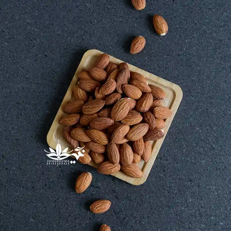مغز بادام درختی خام  